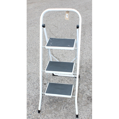 861 - White step ladder