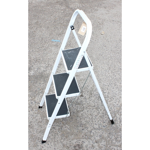 861 - White step ladder