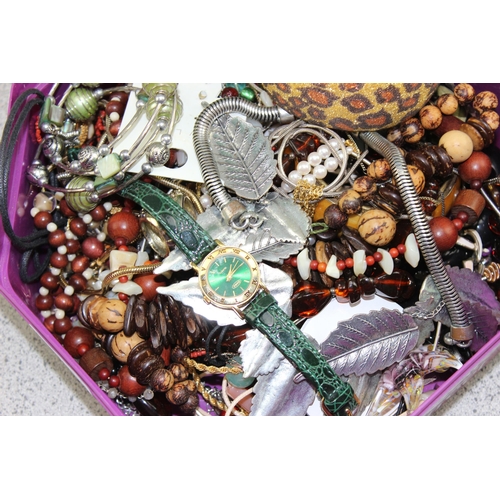 1202 - Qty of assorted costume jewellery, approx 1.4kg gross