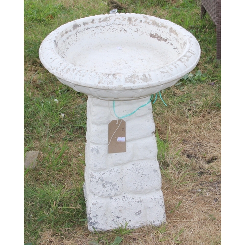 328 - Concrete bird bath