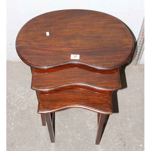 37 - A vintage nest of 3 tables, Kidney shaped main table