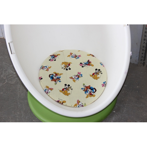 76 - A retro style children's egg chair