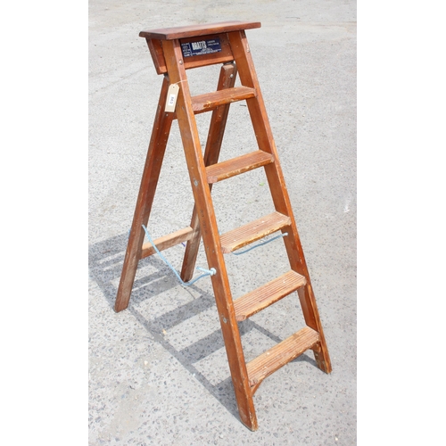 863 - Wooden step ladder