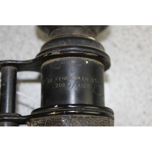 1011 - A pair of WW1 period likely officer's private purchase binoculars by H. Hughes & Sons of London 208 ... 