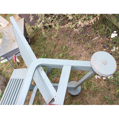 340 - A green painted wooden garden lounger and a long slatted table (2)