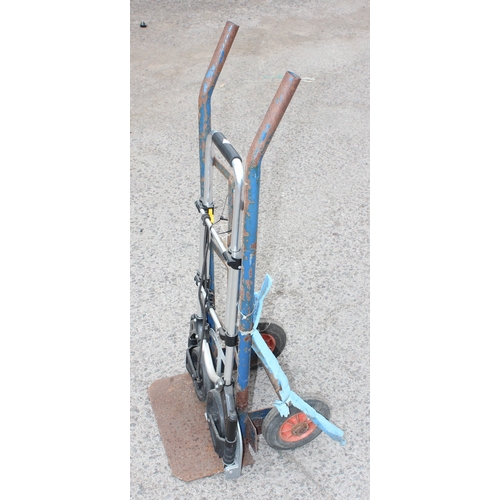 869 - A metal sack truck and a folding trolley (2)