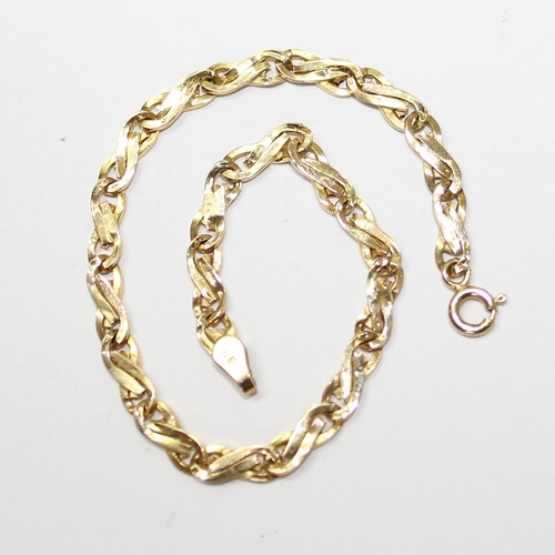 1207 - 9ct gold bracelet, approx 1.65g gross weight, in box