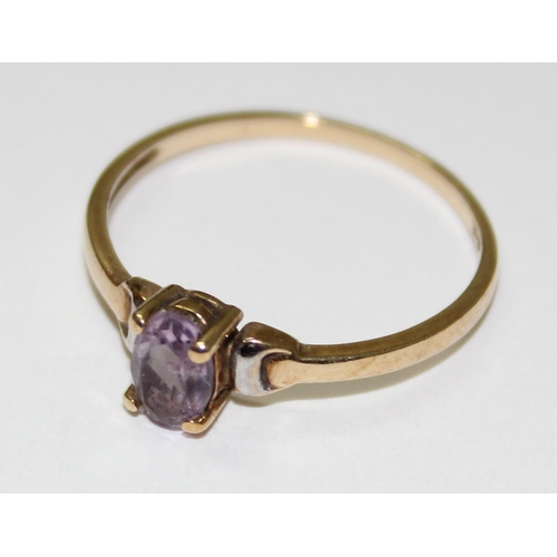 1221 - 9ct gold and Amethyst ring, approx size O & 1.1g gross