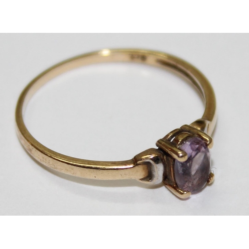 1221 - 9ct gold and Amethyst ring, approx size O & 1.1g gross