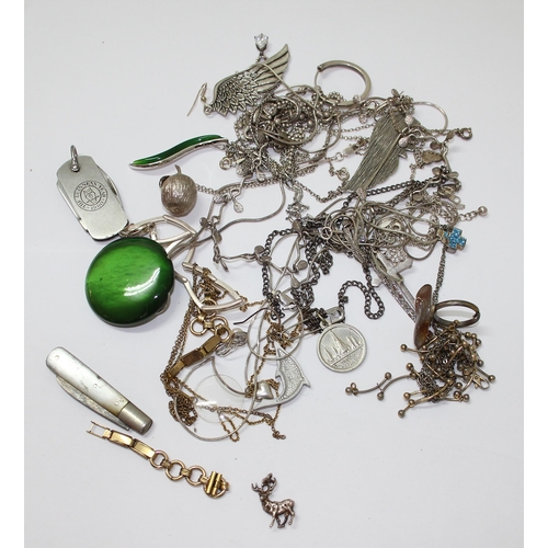 1226 - Quantity of silver and white metal jewellery to include mother of pearl handled pen knives