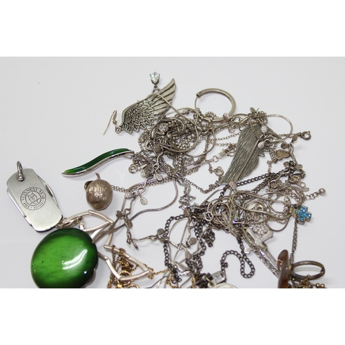 1226 - Quantity of silver and white metal jewellery to include mother of pearl handled pen knives