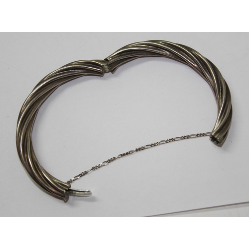 1228 - Silver bracelet in twisted wire style with safety chain, marked 925, approx 28.5g gross