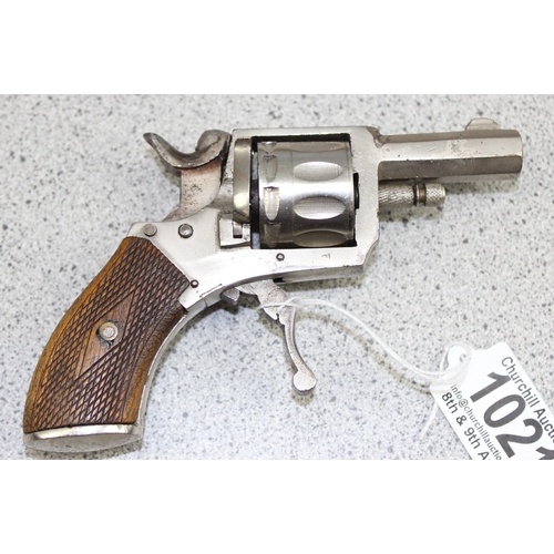 1021 - A vintage starting pistol and a revolver, both with parts missing