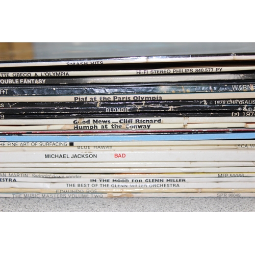 659 - Qty of mixed vinyl records, LP and 7