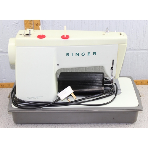 873 - Singer 507 sewing machine in case