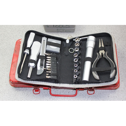 880 - Mixed tools to inc socket set