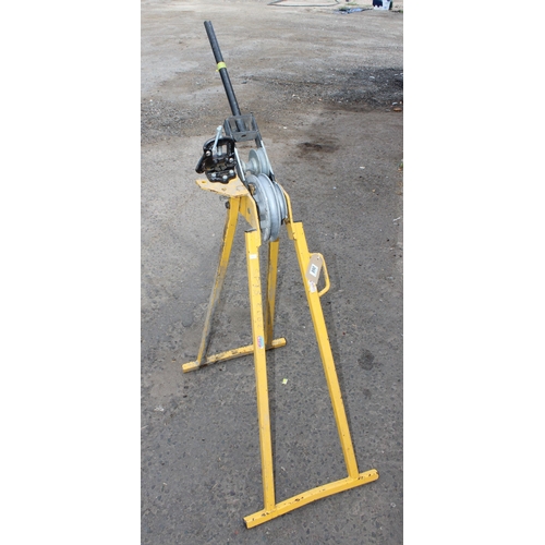 890 - Yellow pipe bending tool