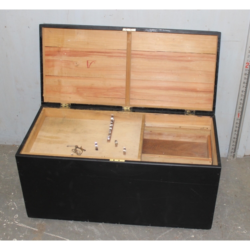 897 - A painted wooden carpenters tool box