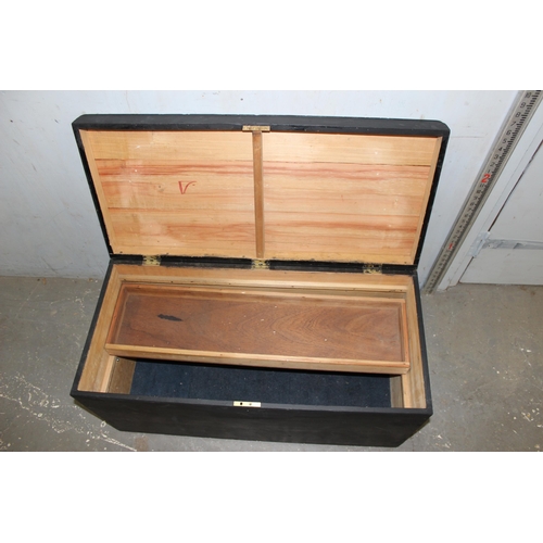 897 - A painted wooden carpenters tool box