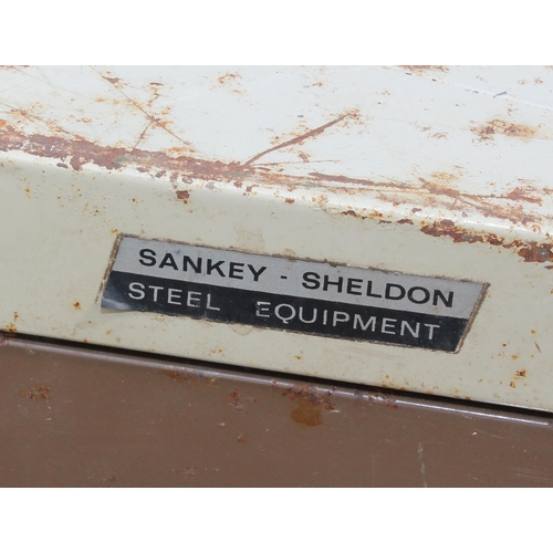 97 - A pair of vintage Bankey Sheldon metal 4 drawer filing drawers