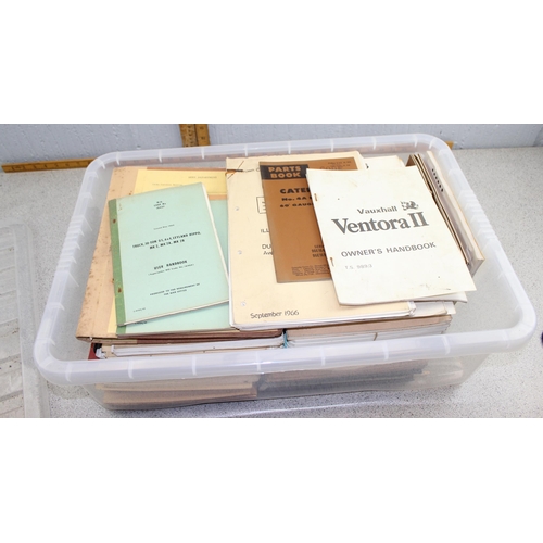 1024a - Box of military vehicle handbooks etc etc