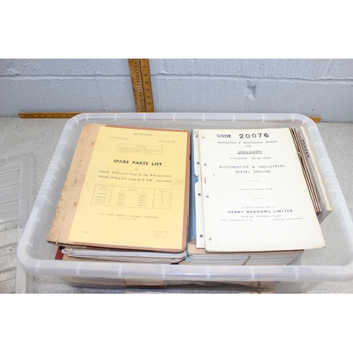 1024a - Box of military vehicle handbooks etc etc