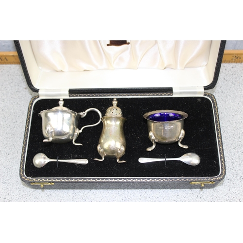 1148 - Boxed silver 3 piece cruet sets with spoons, Birmingham 1957 by William Suckling Ltd, spoons differe... 