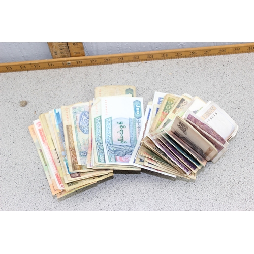 1330 - Large qty of assorted mixed banknotes