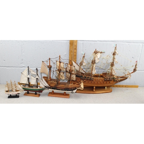 1525 - 5 model boats