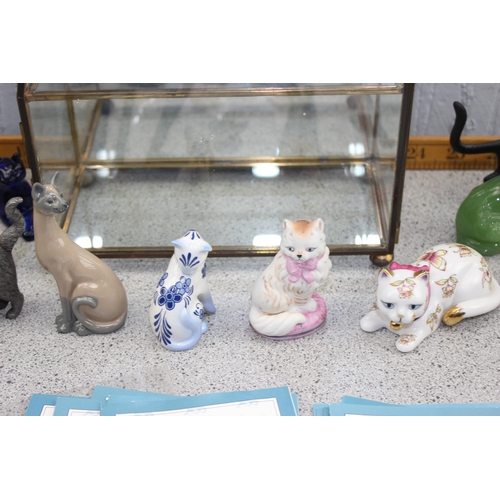 1646 - 15 Franklin Mint Curio Cabinet Cats figures with display cabinet and all with paperwork