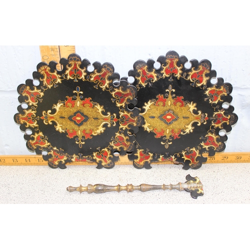 1789 - Qty of antique brass and porcelain door handles, 2 papier mache hand screens (af), cast iron door st... 