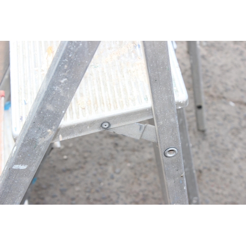 892 - 3 aluminium step ladders