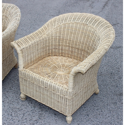 121 - Wicker conservatory sofa and a matching wicker armchair (2)