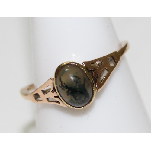 1238 - 9ct gold ring set with moss agate cabochon, approx size N