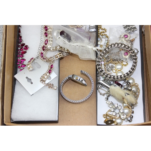 1247 - Qty of assorted mixed costume jewellery