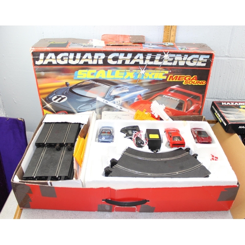 1537 - Jaguar Challenge Scalextric set