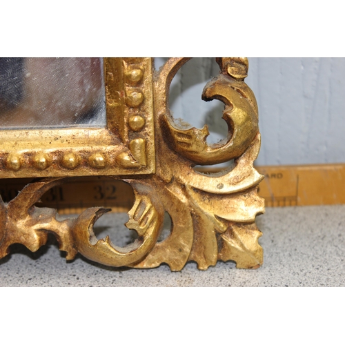 500 - An antique carved giltwood wall mirror, approx 42cm wide