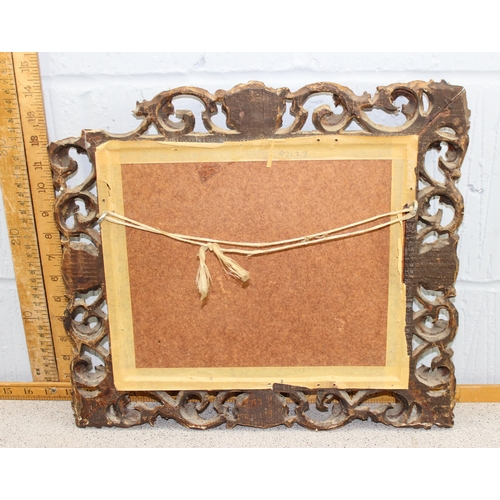 500 - An antique carved giltwood wall mirror, approx 42cm wide