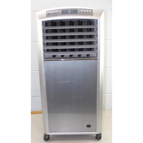 810 - Air conditioner unit with remote, Evaporative PEVC797