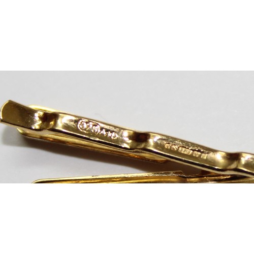 1258 - 9ct gold golf club tie pin, import marks for London 1970, approx 3.07g gross