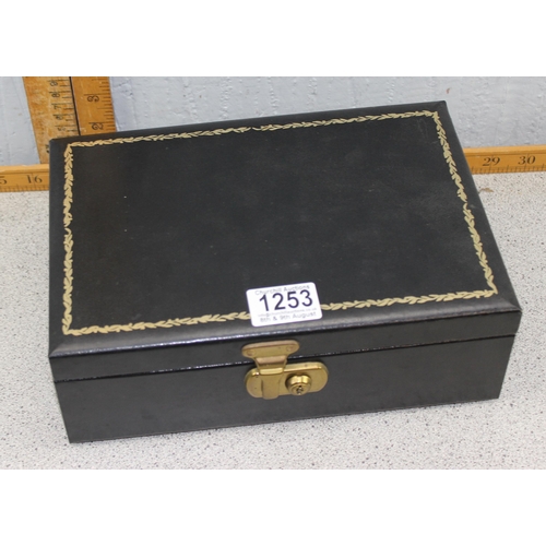 1253 - Jewellery box of mixed jewellery items