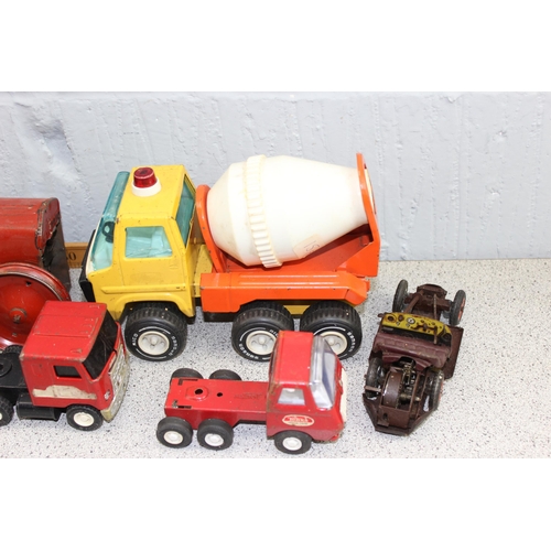 1543 - Qty of assorted vintage toys, mainly Tonka