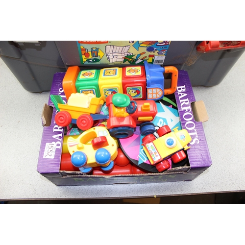 1552 - 2 boxes of vintage children's toys