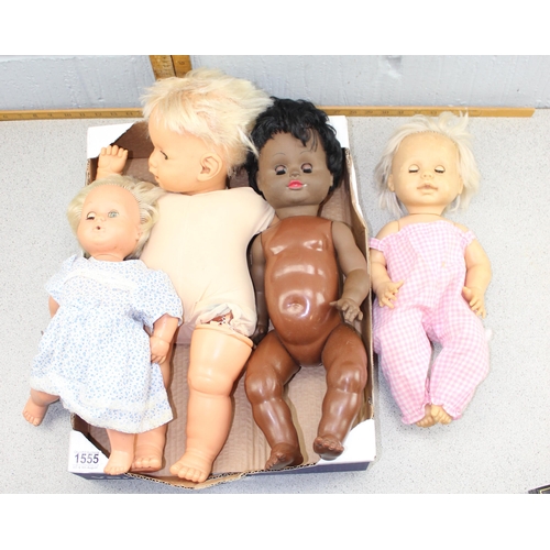 1555 - Qty of vintage dolls