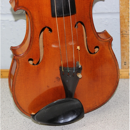 675 - Vintage violin in case with Rosewood keys, unnamed with no label but of good quality