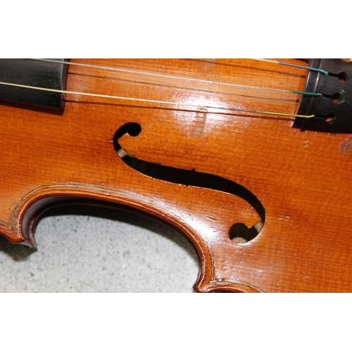 675 - Vintage violin in case with Rosewood keys, unnamed with no label but of good quality