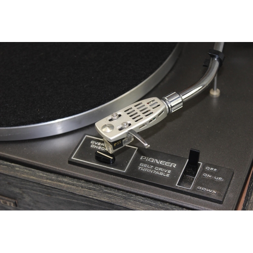 818 - Pioneer PL-120 record turntable