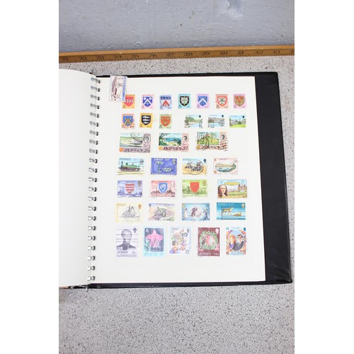 606 - Stamps, Box, GB, World, Commonwealth collection in 3 Albums, Quantity