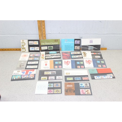 610 - Stamps, GB Presentation Packs   (30)