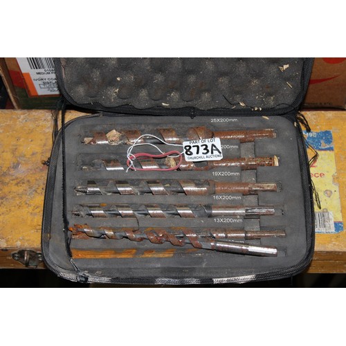 873a - Wooden box of Tungsten tipped chisels & drill bits & box of other drills in case, long drill bit etc... 